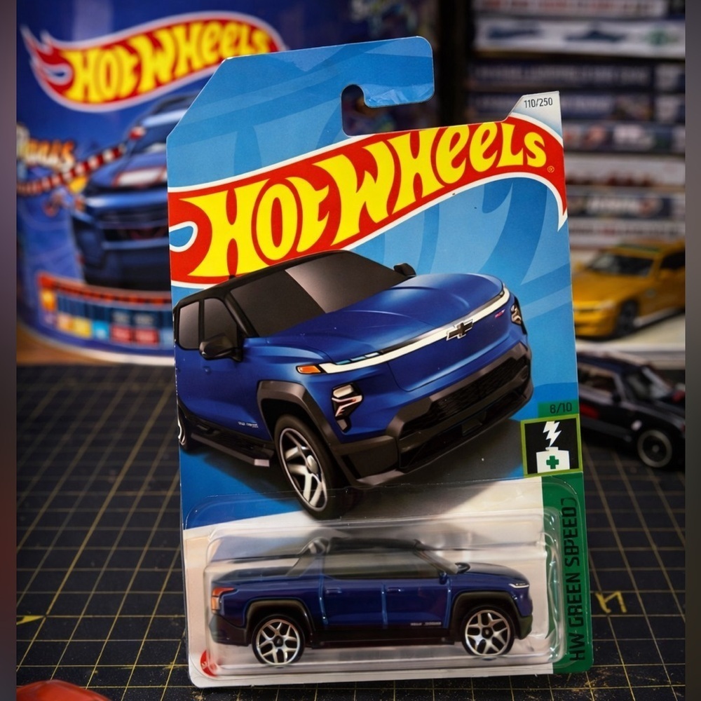 Hot Wheels 🚙 Silverado Blue Pickup – New on Card • Collector Die-Cast - Picture 10 of 10